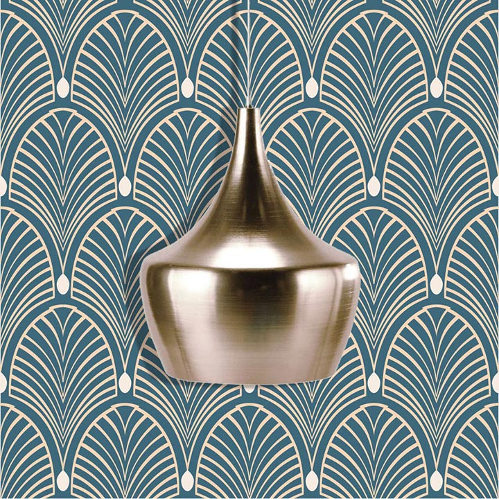 Suspension dorée sur notre papier peint Gatsby bleu orage